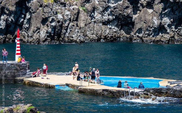 Porto e piscina da Caloura